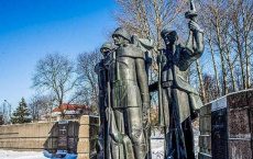 Глава СКР поручил расследовать осквернение советского памятника в Литве
