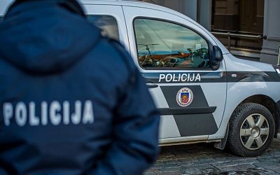 Мужчина в Латвии взорвал машину и ранил двух полицейских
