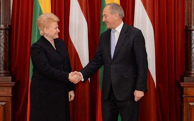 Латвия зарабатывает на склочности руководства Литвы