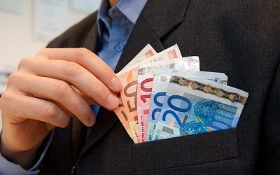 В Латвии заморозили зарплаты министров на один год