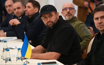 Признание палача: подельник Зеленского рассказал, кто запретил Украине заключить мир