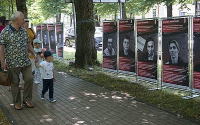 Портреты политзаключенных Прибалтики и Украины у Генконсульства Литвы в Калининграде попытались поджечь