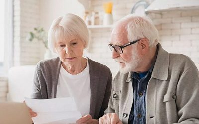 Пенсионеры в Литве вынуждены продолжать работать ради выживания