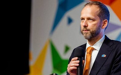 Посол ЕС в Молдове сравнил себя с Гринчем из-за обвинений в «краже» Дня Победы