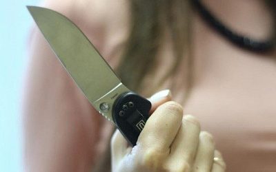 На Кипре на российских активистов напала украинка с ножом