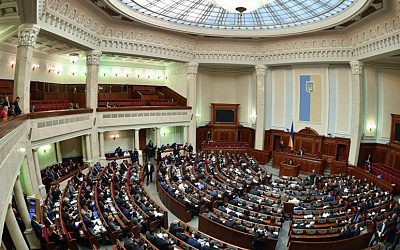 КС Украины признал законным указ Зеленского о роспуске Рады