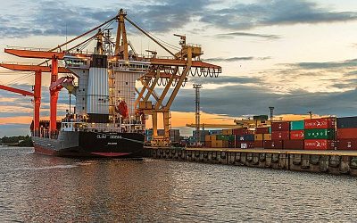 Очередной удар по портовой экономике Латвии: вслед за «Акроном» уходит «Уралхим»