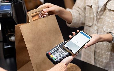 Иностранных работников в Литве обяжут обслуживать клиентов на литовском языке