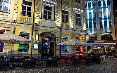 В Латвии предприятия начали массово приостанавливать работу