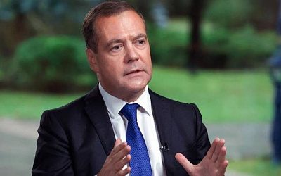 Медведев назвал абсолютным злом слова Байдена о новой помощи Украине