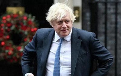 Медведев «отправил» экс-премьера Великобритании Джонсона писать колонку для GQ