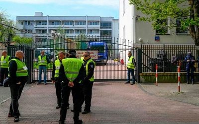 Посольство России передало в МИД Польши ноту протеста из-за захвата здания школы