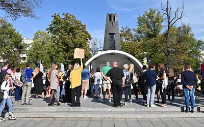 Учителя Литвы вышли на забастовку из-за маленьких зарплат