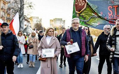 На северо-востоке Польши прошел необычный протест с похоронами экономики