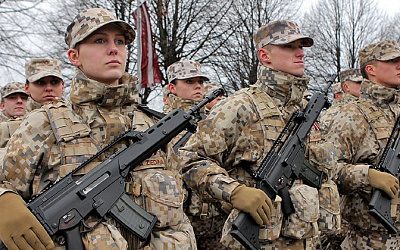 В Латвии просят отказаться от идеи призыва студентов на военную службу