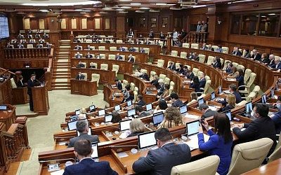 Парламент Молдовы во втором чтении одобрил переименование молдавского языка в румынский