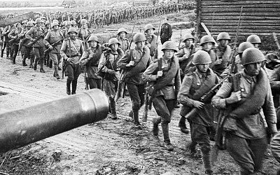 Заставить Россию платить: зачем Польше и Прибалтике комиссии историков