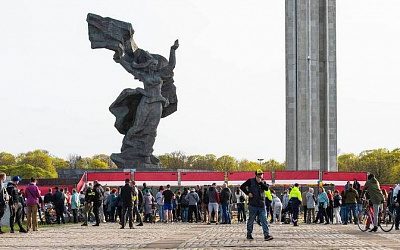 В Латвии готовятся к массовым протестам из-за сноса Памятника Освободителям Риги