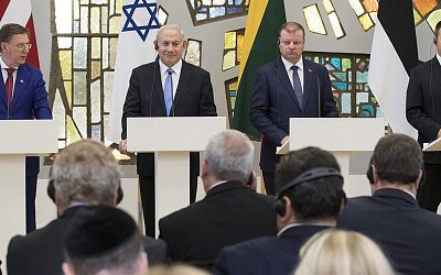 Глава Израиля встретился с фальсификаторами истории Холокоста в Прибалтике