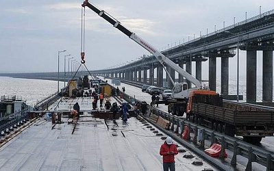 Движение автомобилей по Крымскому мосту вновь приостановят