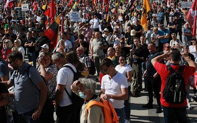 «Коронавирус мутирует в диктатуру»: митинг 10 сентября в Вильнюсе (фоторепортаж)
