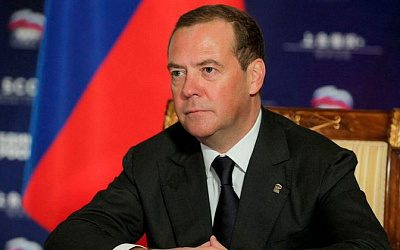 Медведев предрек прибалтам и «прочему второсортному сброду» затягивание поясов