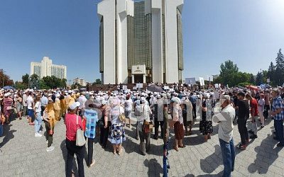 В Молдове митингующие требуют отставки главы государства