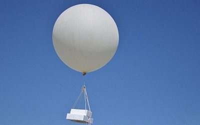 В Литве на территории гимназии приземлился воздушный шар с коробкой