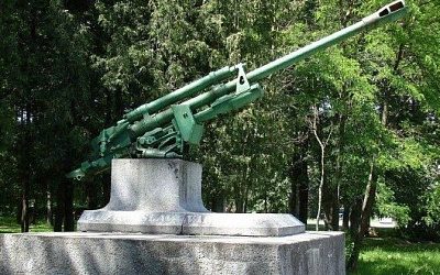 Комиссия Сейма Латвии одобрила законопроект о сносе советских памятников с оружием