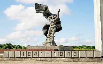 Сейм Латвии рассмотрит приостановку соглашений с РФ ради сноса Памятника Освободителям Риги