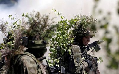 Войска НАТО провели учения на юге Латвии вопреки эпидемии коронавируса (видео)