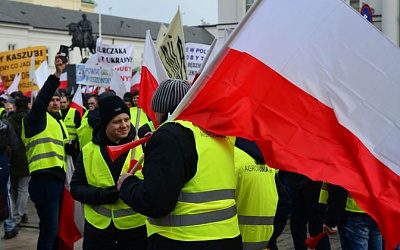 Польские фермеры блокируют проезд грузовиков с Украины на трех КПП