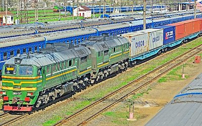 Литва рассмотрит запрет на перевозку белорусских грузов по ж/д из-за застрявших фур