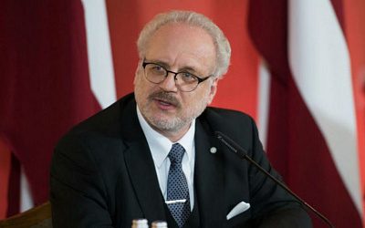 Президент Латвии заступился за министра образования