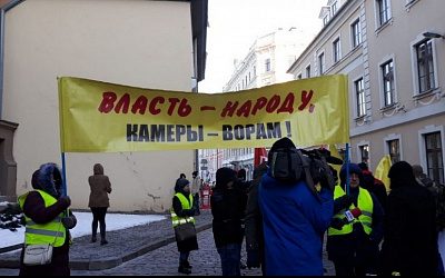 В Риге проходит акция протеста с требованием досрочных парламентских выборов