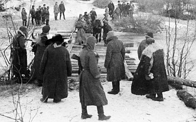 В 1943 г. на Украине немцы провели эксперимент: переоделись в партизан и зашли в деревню. Они были в шоке от того, как их встретили