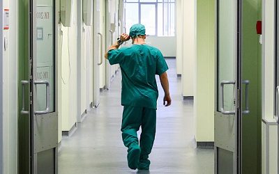 Латвийские врачи готовятся к ЧС из-за критической нехватки финансирования и кадров
