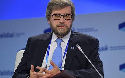 Федор Лукьянов объяснил, почему Россия и США не спешат объединять усилия в борьбе с COVID-19