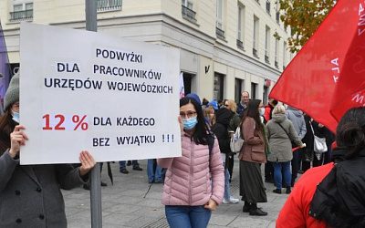 В Варшаве бюджетники вышли на митинг из-за маленьких зарплат (фото)