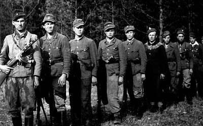 Тех, кто отказывался вступить в УПА*, избивали шомполами. Дезертиров отправляли в концентрационные лагеря