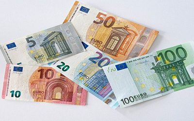 Бюджет Латвии стремительно уходит в дефицит