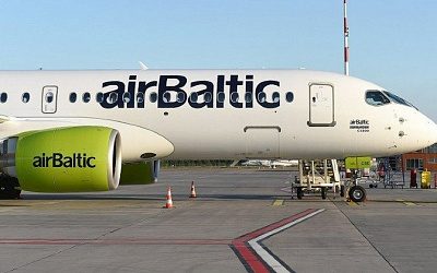 Латвийская airBaltic приостанавливает ночные полеты на Украину