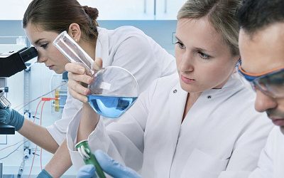 Ведущий химик «Олайнфарм»: завод пережил приватизацию благодаря терпению сотрудников