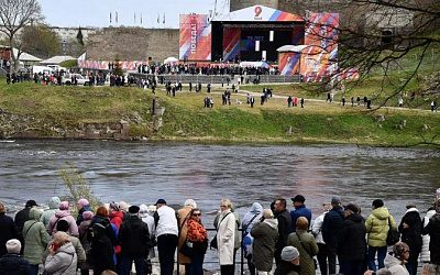 Россия на 9 Мая покажет концерт жителям эстонской Нарвы