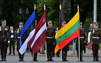 Латвия и Эстония удвоили расходы на «борьбу с русскими»
