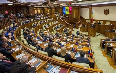 В парламенте Молдовы намерены переименовать государственный язык в румынский