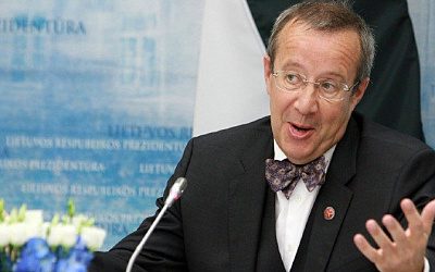 Экс-президент Эстонии назвал невеждами Меркель и Макрона