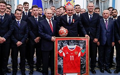 Путин вручил госнаграды игрокам и тренерам сборной РФ по футболу