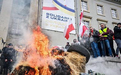 Польша попытается ограничить транзит через свою территорию зерна с Украины