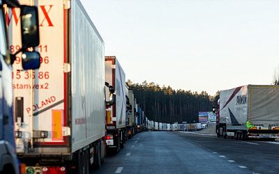 На границе Беларуси с ЕС скопилось несколько тысяч грузовиков